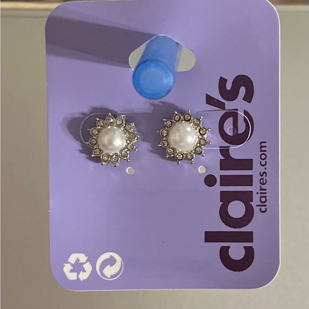 Pearl Flower Stud Earrings 6$